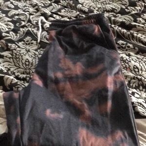 Xl tie-dye sweats